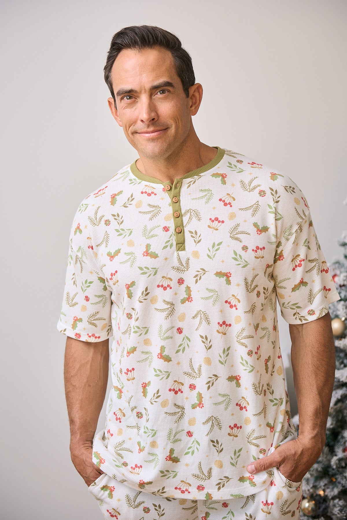 Men's Short Christmas PJs | Mistle-Toes